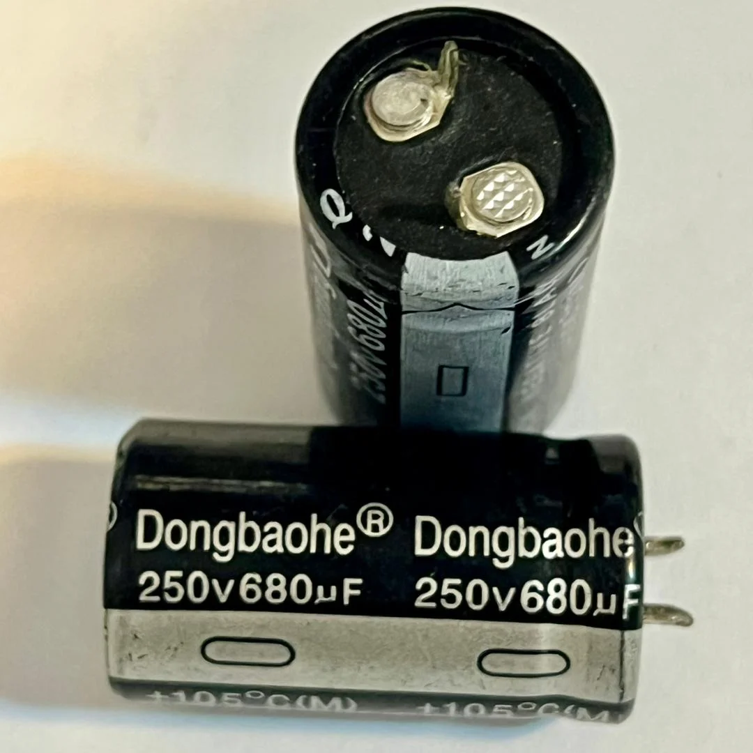 خازن 680میکروفاراد،250 ولتی